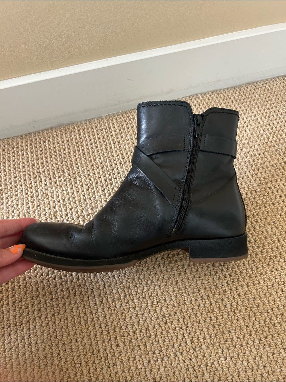 Ecco Women’s Black Leather Waterproof Buckle Ankle Boots Size 41 Like New - Picture 5 of 8